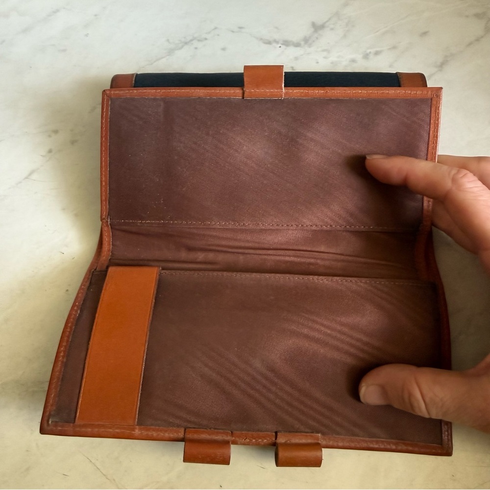 Dooney & Bourke VTG Black Leather Wallet with Brown Trim - Picture 3 of 6